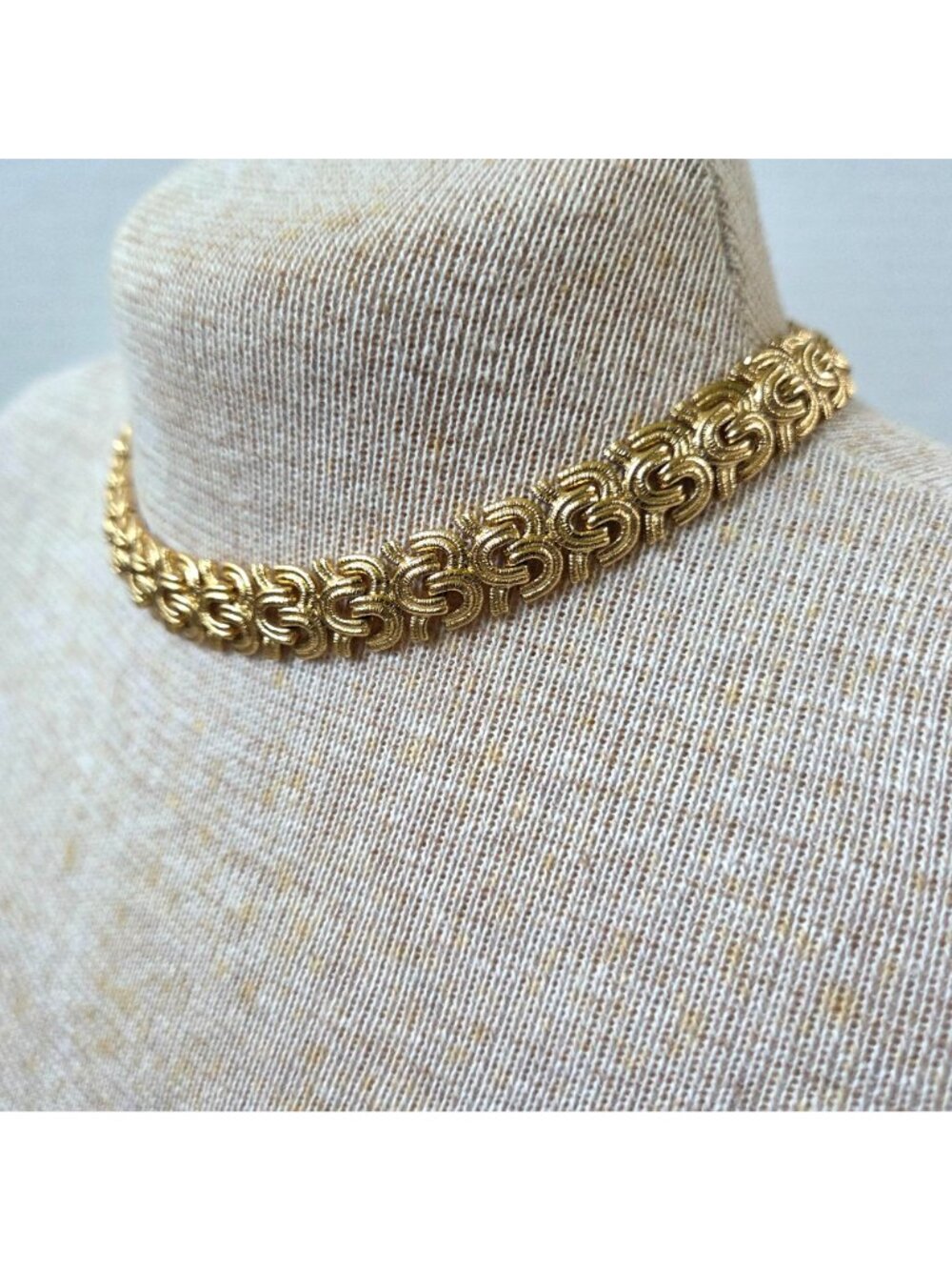 Vintage Monet Necklace Raging Seas Gold Tone Articulated Textured 16" Choker - Picture 3 of 8